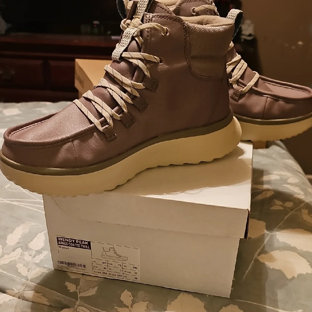Hey Dude Women's Winter Boots Tan In Color - Picture 3 of 5